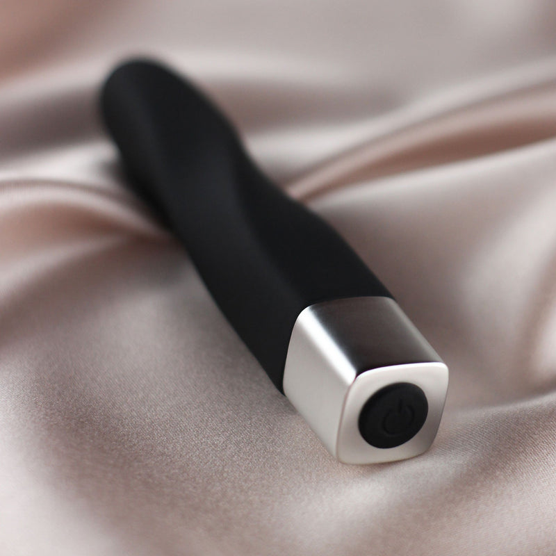 Layla - Rechargeable Silicone Vibrating Bullet