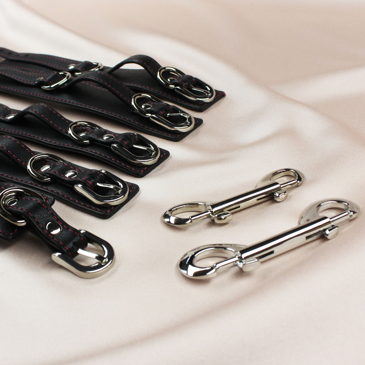 Isa - 7 piece Bondage Set